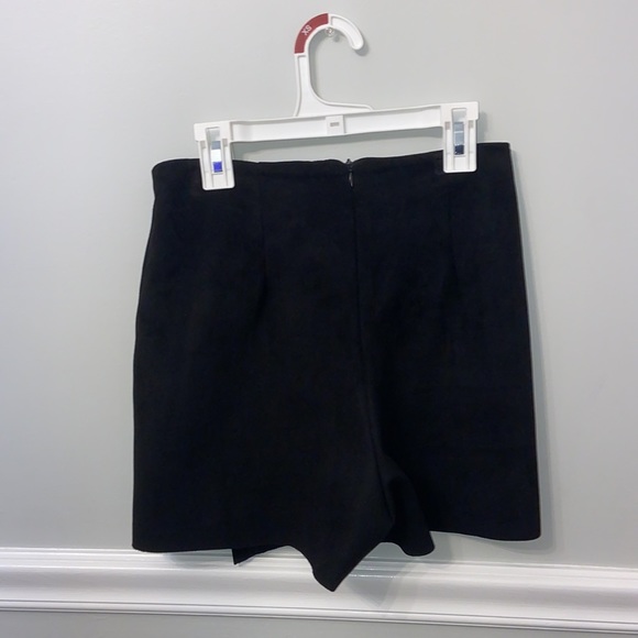 Black skort/envelope skirt🖤 - Picture 2 of 3